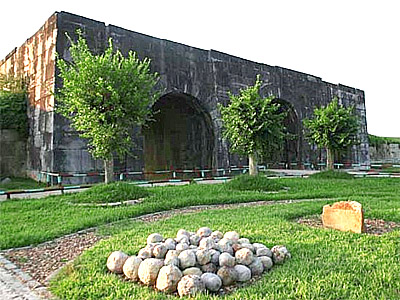 พระราชวังแห่งราชวงศ์โฮ (Citadel of the Ho Dynasty)